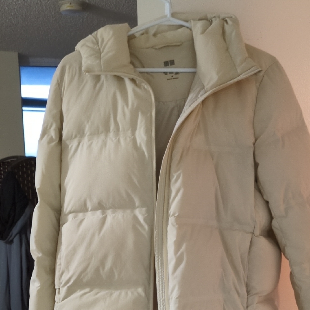 Uniqlo Women's White Puffer Jacket